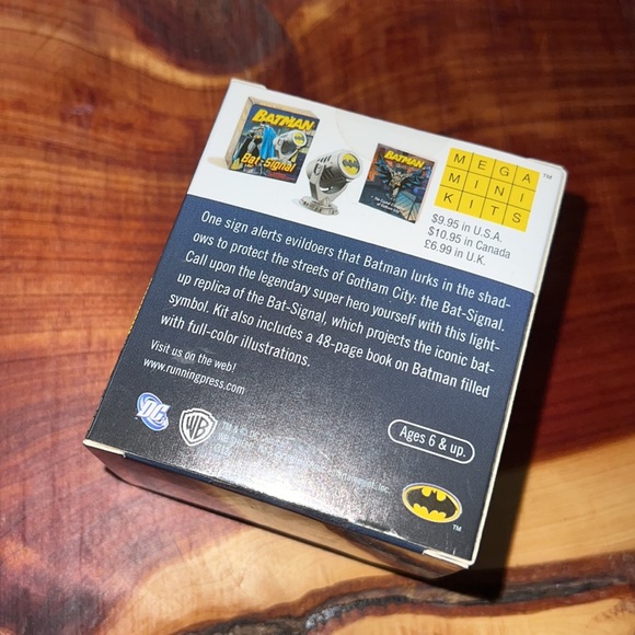 Batman Bat Signal and book - Picture 2 of 3